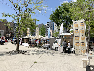 おススメランチタイム公園マーケットの様子